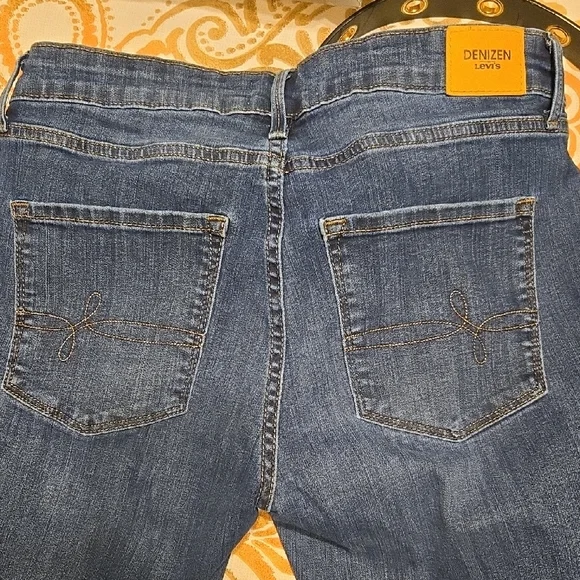 Denizen from Levi's Women's Blue Jeans - Picture 2 of 3